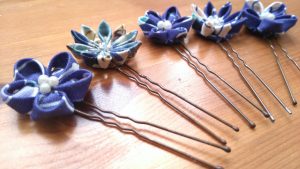 Assorted Single Layered Blue Tsumami-zaiku Flower Kanzashi Hair Pins Feature