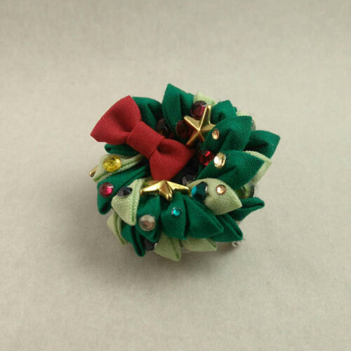 Christmas Wreath Brooch 003