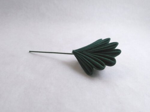 Palm leaf brooch pin002
