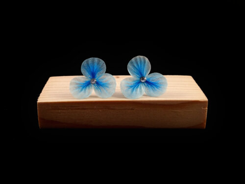 A002flowerstuds